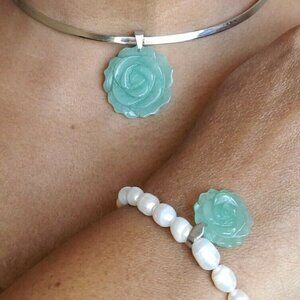 Rose Carved Green Aventurine and Freshwater Pearl bracelet & Collar Neck…